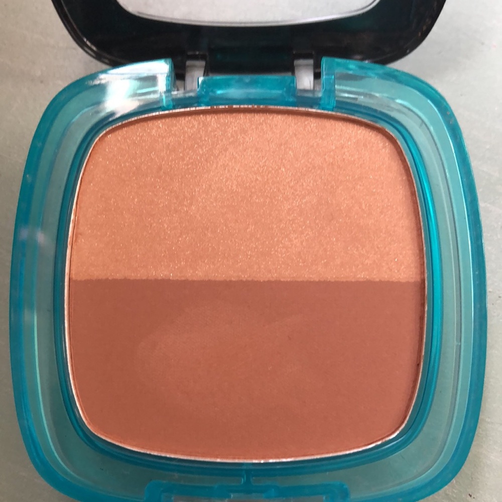 💚L’OREAL PARIS - LASTING GLOW POWDER💚